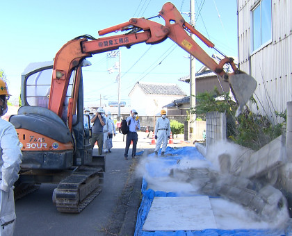 香川県で初　東かがわ市で空き家のブロック塀を略式代執行で撤去
