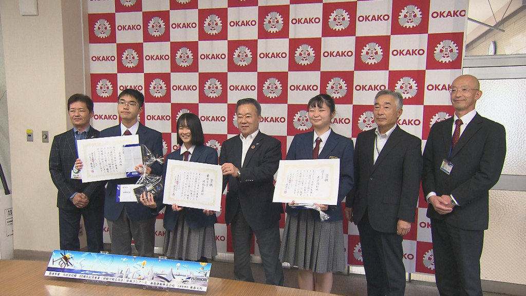 最優秀に大村さん 岡山工業高２年 岡山市で物流業の未来考える高校生の絵画コンクール表彰式 岡山市 倉敷市 Tscテレビせとうち 物流業の未来について高校生に考えてもらう ｄメニューニュース Nttドコモ