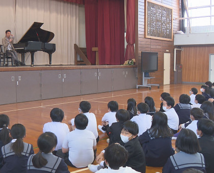 「夢を叶えるために大切なことは…」／「７本指のピアニスト」西川悟平さん、岡山・...