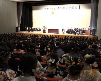 １３００人巣立つ／香川大学で卒業式【高松市】
