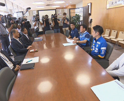 新アリーナの早期建設を岡山市長に要望／岡山シーガルズ・河本監督、トライフープ岡山・大森ヘッドコーチ、岡山リベッツ・白神監督の３人【岡山市】