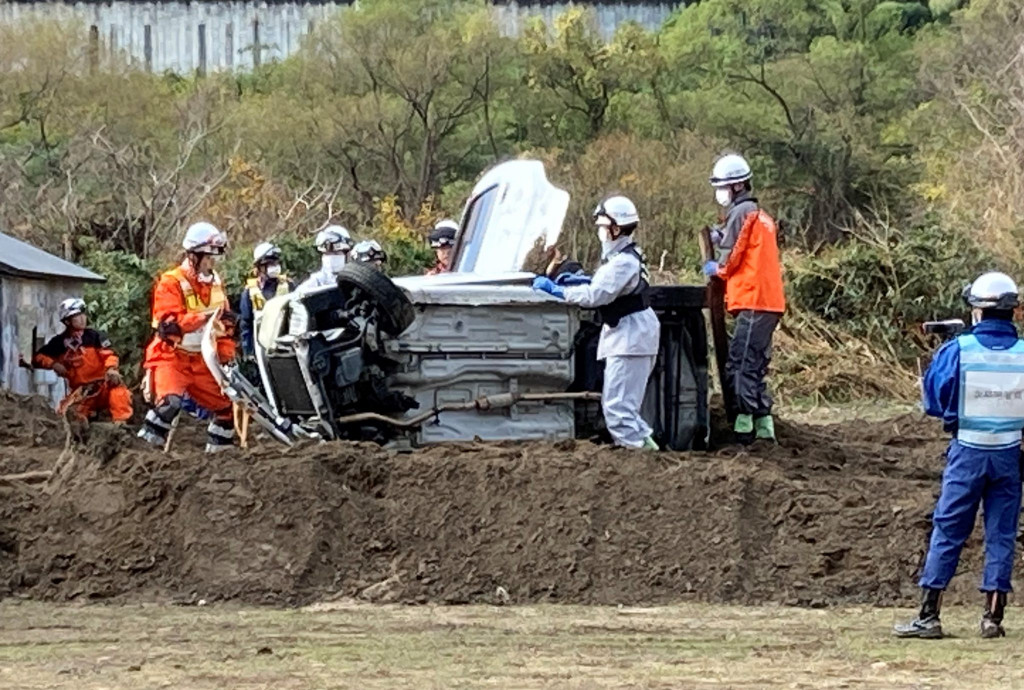 災害救助の実務 平成４年版/第一法規出版/厚生省社会・援護局施設人材課（単行本） 災害救助の実務 平成4年版/第一法規出版/厚生省社会・援護局施設