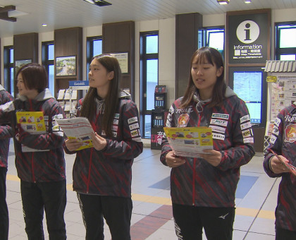 「ホームゲーム、ぜひ来て」／バレーボールＶ３女子・倉敷アブレイズの選手が倉敷駅前でＰＲ【倉敷市】