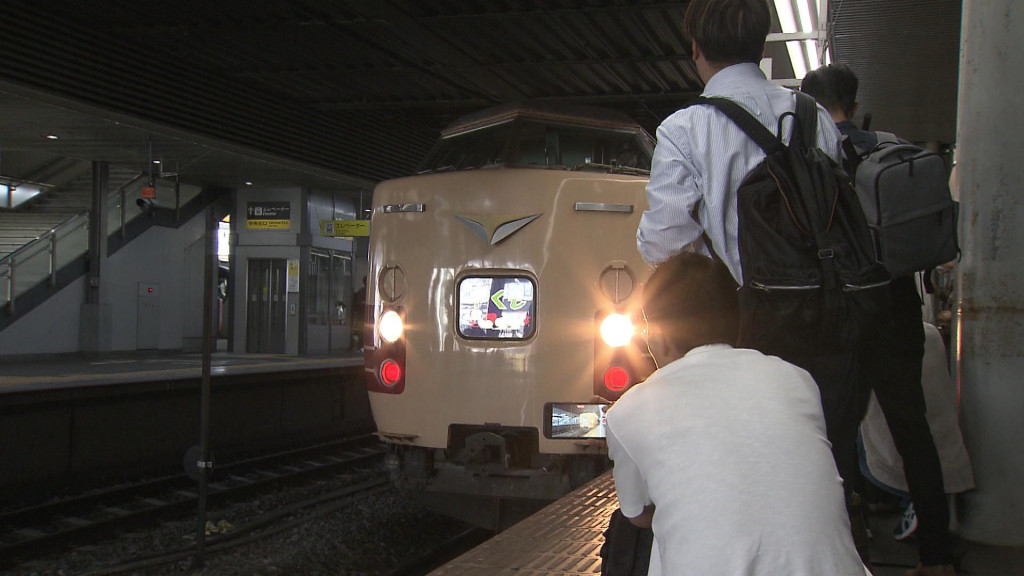 やくも」新型車両導入に伴い「国鉄色」「緑やくも色」ラストラン