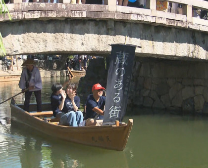 オール倉敷ロケの映画『蔵のある街』／倉敷市内での上映記念し出演者ら川舟パレード【岡山】
