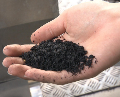 もみ殻を低温で蒸し焼きにする「くん炭製造機」/温室効果ガス削減へ岡山市の国定農産が試験導入【岡山】