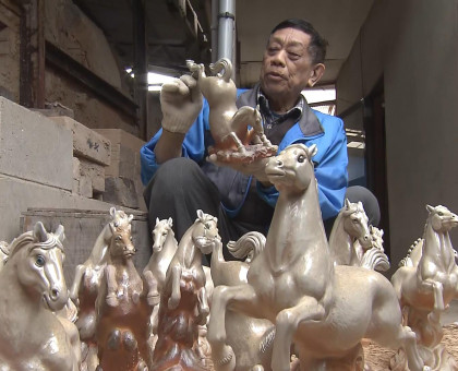 来年のえと・ウマの置物窯出し／木村玉舟さんの白備前【岡山・備前市】