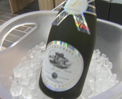 ドジャースのワールドシリーズ２連覇を記念／天満屋岡山店／大谷選手がロバーツ監督に贈ったとされる日本酒振る舞う【岡山】