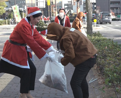 杜の街グレース周辺に１９０人の「おそうじサンタ」／両備グループ社員、園児らが清掃奉仕【岡山市】