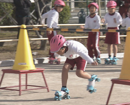 児童がローラースケートの技披露／岡山市の角山小学校で発表会【岡山】