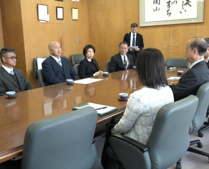 「心豊かな岡山っ子応援団」に１５万円／岡山市高松地区の有志がチャリティゴルフ大会の寄付金贈る【岡山】