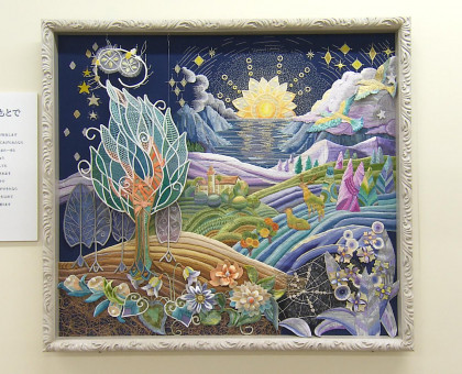 緻密に縫い付けられた花々の模様／岡山高島屋で戸塚刺しゅうの展示会／５月１１日まで【岡山】