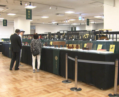 大谷翔平選手が二刀流の黄金姿で登場／高松市の高松三越で「大黄金展」／６月１５日まで【香川】