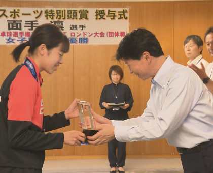 世界卓球で女子団体銀メダル獲得に貢献／面手凛選手（玉野市出身）に岡山県スポーツ特別顕賞【岡山】