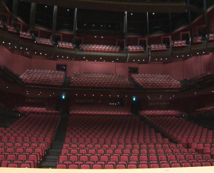 1301席の大ホールは「丸亀うちわ」モチーフ/新しい丸亀市民会館「THEATRE MAdo」が9月6日開館