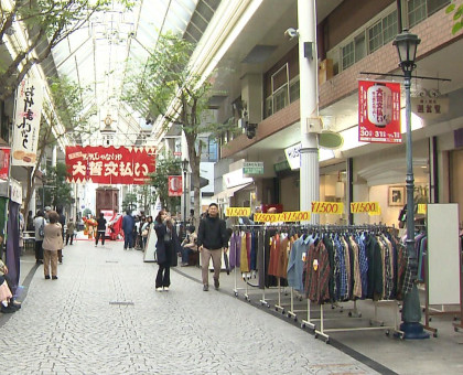 衣料品や雑貨を格安で販売／岡山市中心部で「大誓文払い」スタート