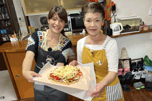 「洋子おばあちゃんの野菜とフルーツのピザ」