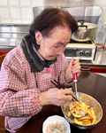 鶴田典子さん(81)1